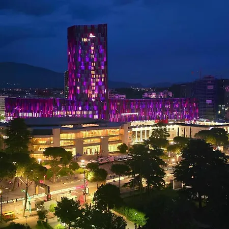 Grand Boulevard * Τίρανα